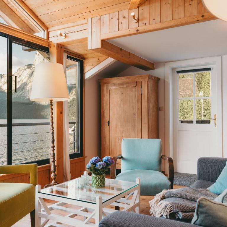 Strandcafé Hideaways Altaussee - One-Bedroom Apartment with Balcony and Water View - 22
