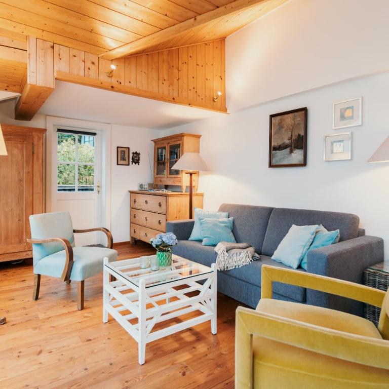 Strandcafé Hideaways Altaussee - One-Bedroom Apartment with Balcony and Water View - 15
