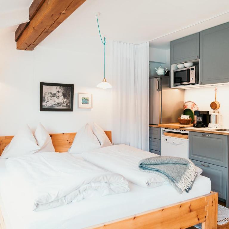 Strandcafé Hideaways Altaussee - One-Bedroom Apartment with Lake View - 9