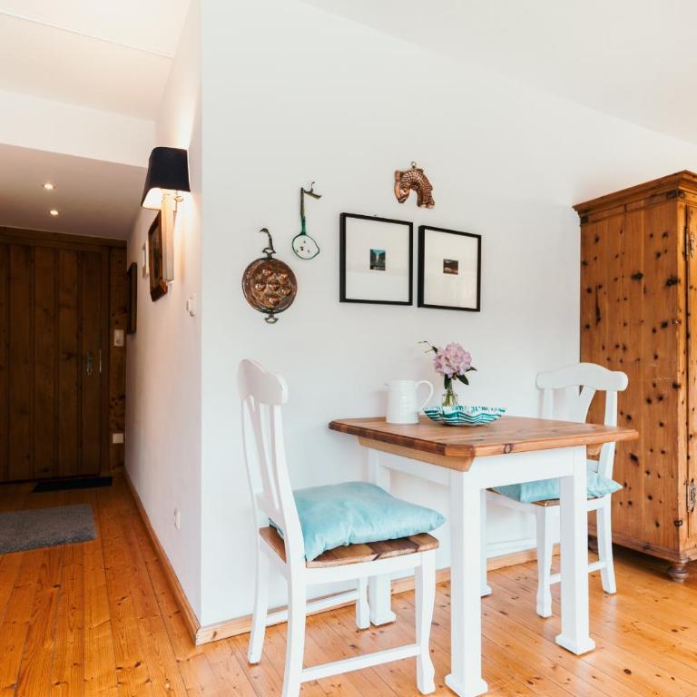Strandcafé Hideaways Altaussee - One-Bedroom Apartment with Lake View - 12