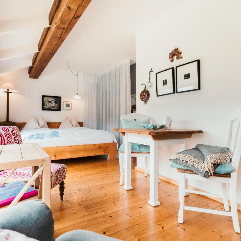 Strandcafé Hideaways Altaussee - One-Bedroom Apartment with Lake View - 20