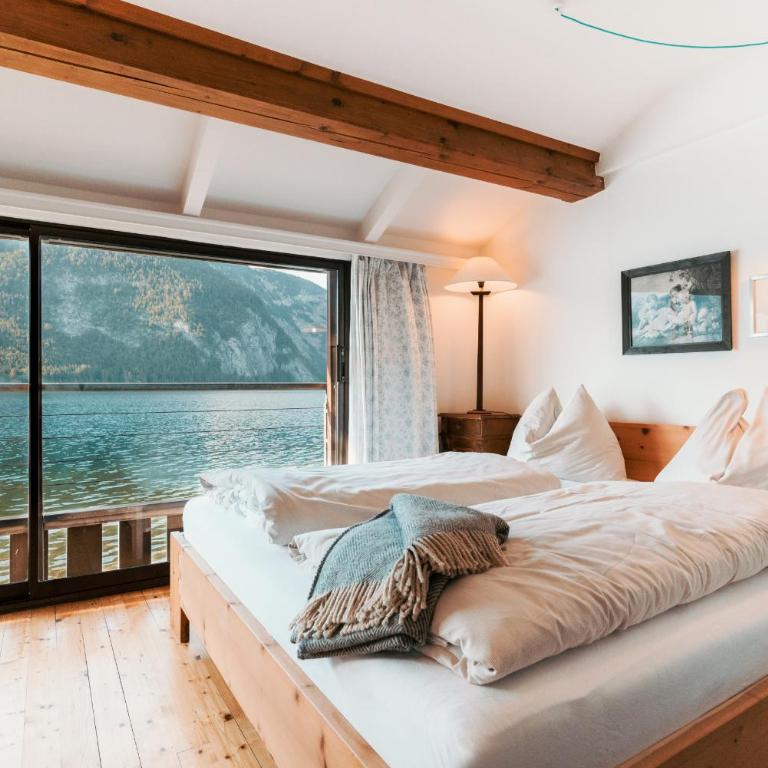 Strandcafé Hideaways Altaussee - One-Bedroom Apartment with Lake View - 17