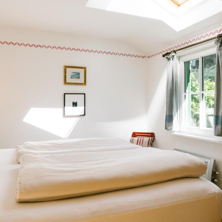 Strandcafé Hideaways Altaussee - One-Bedroom Apartment with Balcony and Water View - 2