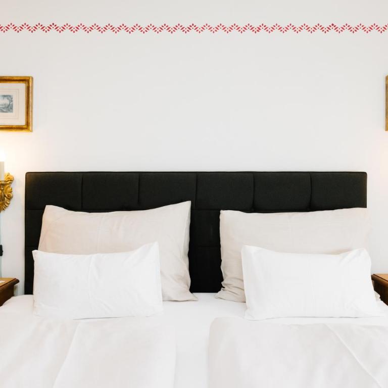 Strandcafé Hideaways Altaussee - One-Bedroom Apartment with Balcony and Water View - 1