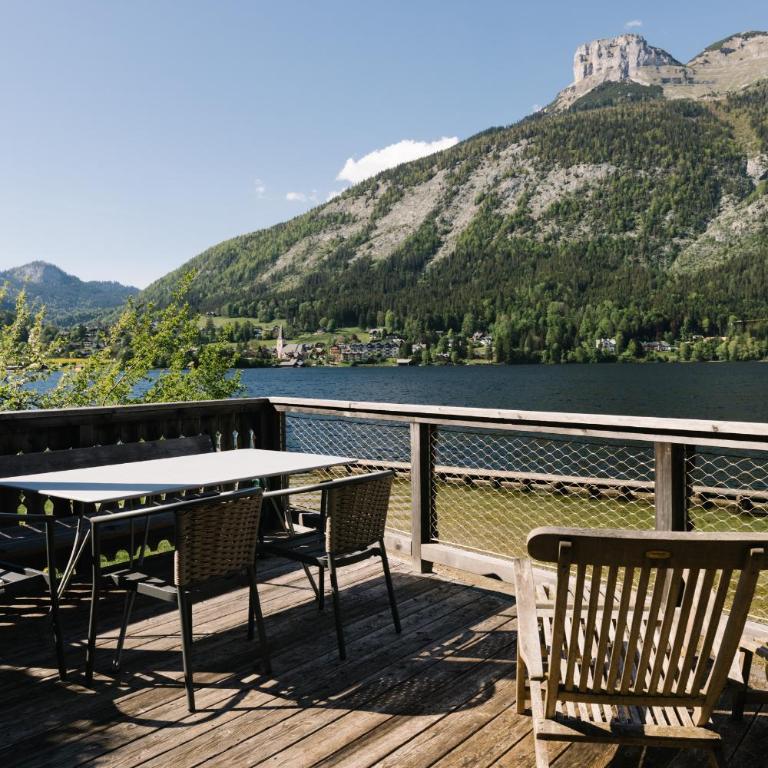 Strandcafé Hideaways Altaussee - One-Bedroom Apartment with Balcony and Water View - 8