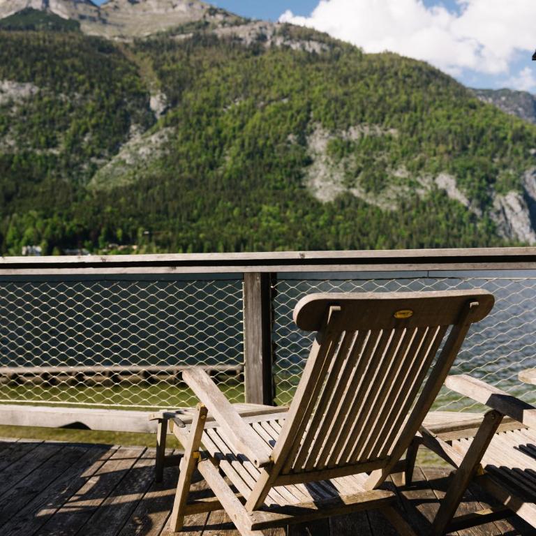 Strandcafé Hideaways Altaussee - One-Bedroom Apartment with Balcony and Water View - 5
