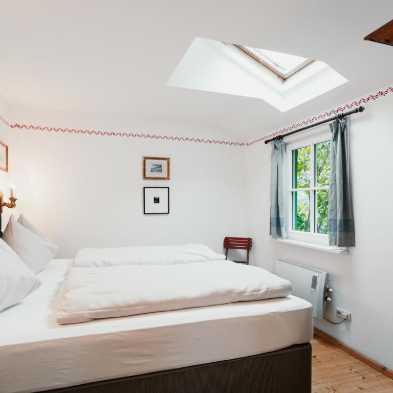 Strandcafé Hideaways Altaussee - One-Bedroom Apartment with Balcony and Water View - 18