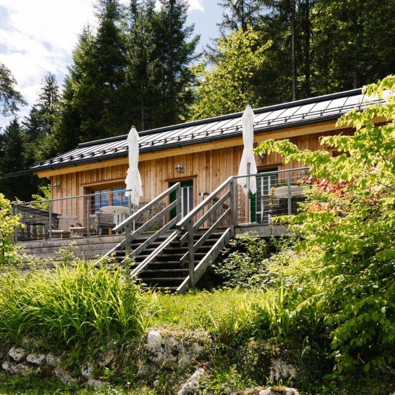 Strandcafé Hideaways Altaussee - One-Bedroom Apartment with Balcony and Water View - 3