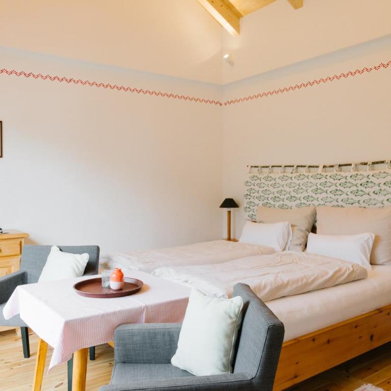 Strandcafé Hideaways Altaussee - One-Bedroom Apartment with Balcony and Water View - 1