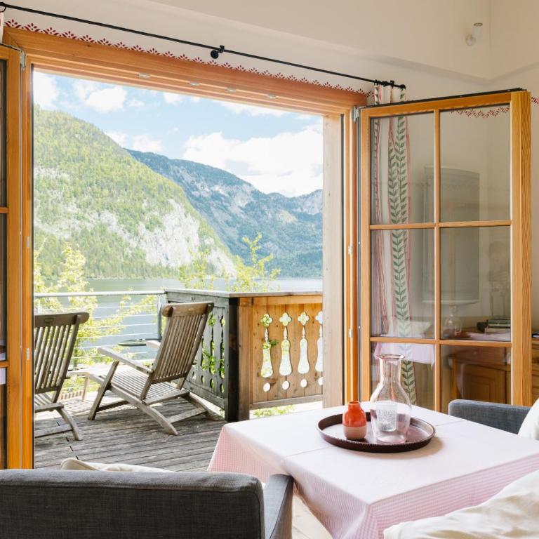 Strandcafé Hideaways Altaussee - One-Bedroom Apartment with Balcony and Water View - 4