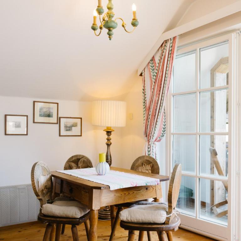 Strandcafé Hideaways Altaussee - Two-Bedroom Apartment with Lake View - 2