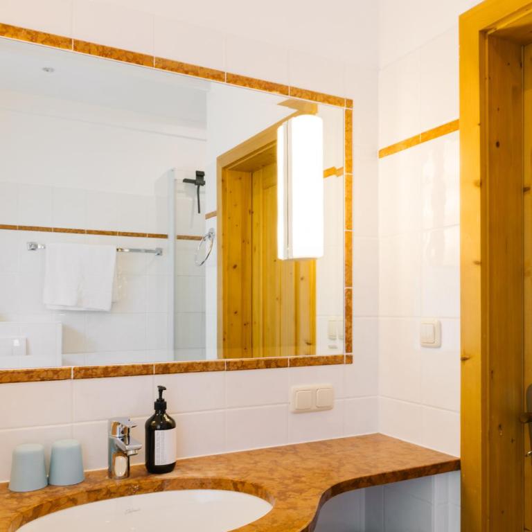 Strandcafé Hideaways Altaussee - Two-Bedroom Apartment with Lake View - 16