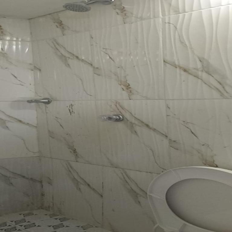 Hostal #10-33 - Double Room with Shared Bathroom - 2