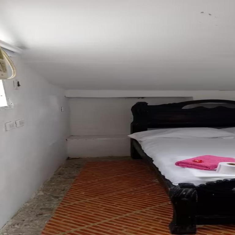 Hostal #10-33 - Double Room with Shared Bathroom - 3