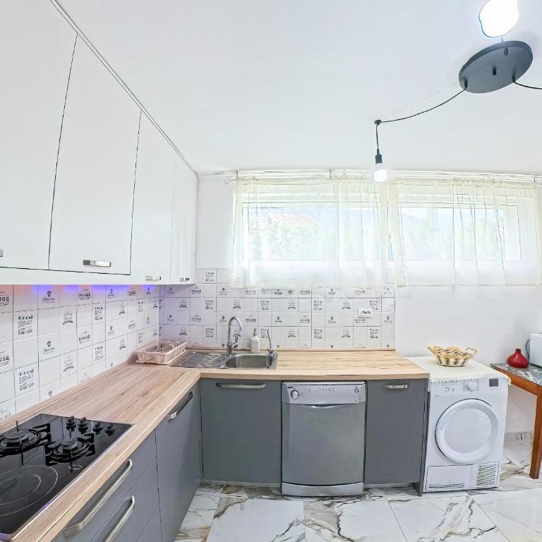 Tivat Garden Apartments - Near Airport & Beach, Quiet Stay - Two-Bedroom Apartment - 12