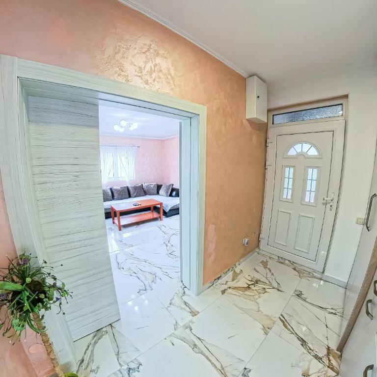 Tivat Garden Apartments - Near Airport & Beach, Quiet Stay - Two-Bedroom Apartment - 14