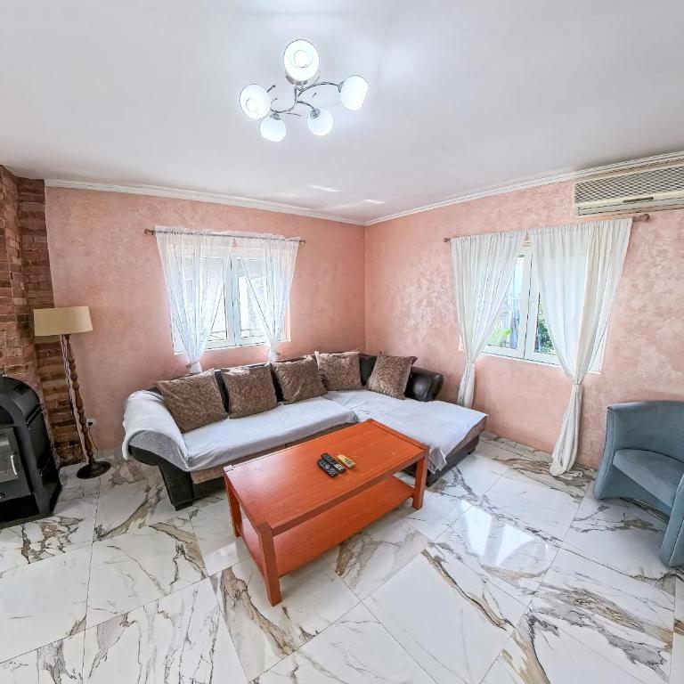 Tivat Garden Apartments - Near Airport & Beach, Quiet Stay - Two-Bedroom Apartment - 7