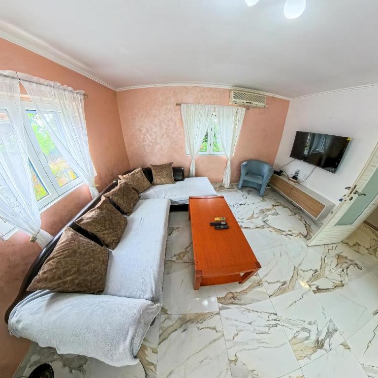 Tivat Garden Apartments - Near Airport & Beach, Quiet Stay - Two-Bedroom Apartment - 20