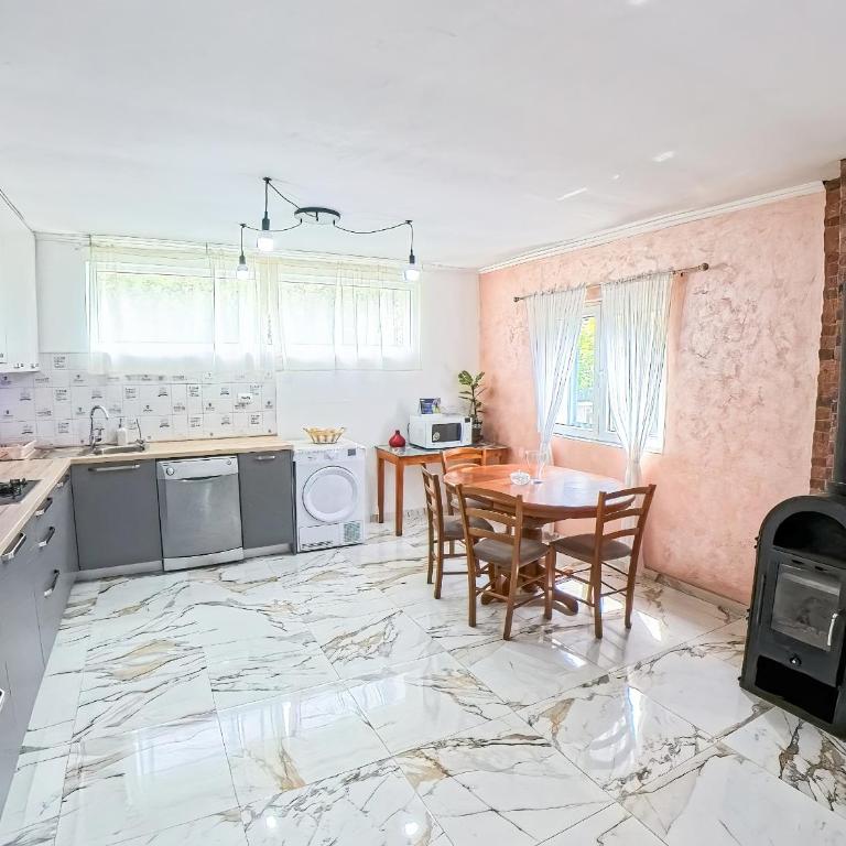 Tivat Garden Apartments - Near Airport & Beach, Quiet Stay - Two-Bedroom Apartment - 31