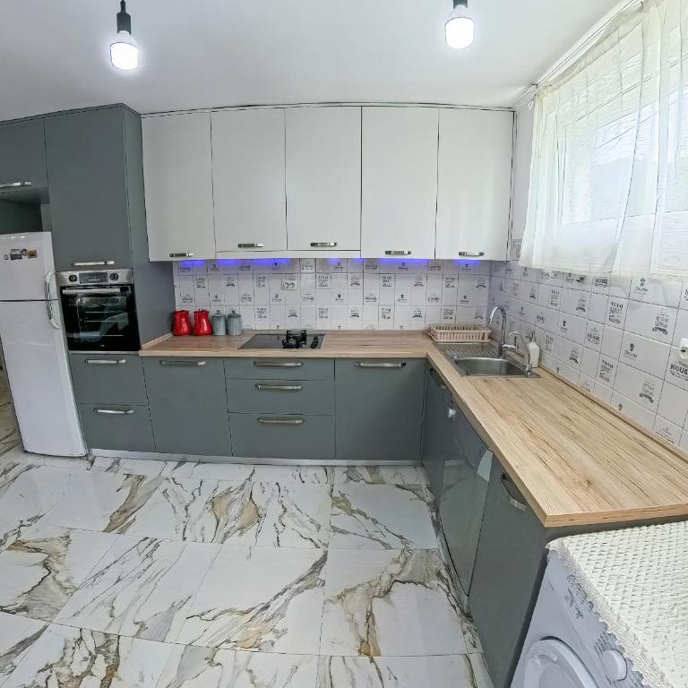 Tivat Garden Apartments - Near Airport & Beach, Quiet Stay - Two-Bedroom Apartment - 33