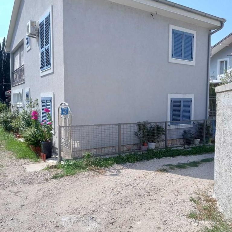 Tivat Garden Apartments - Near Airport & Beach, Quiet Stay - Two-Bedroom Apartment - 8