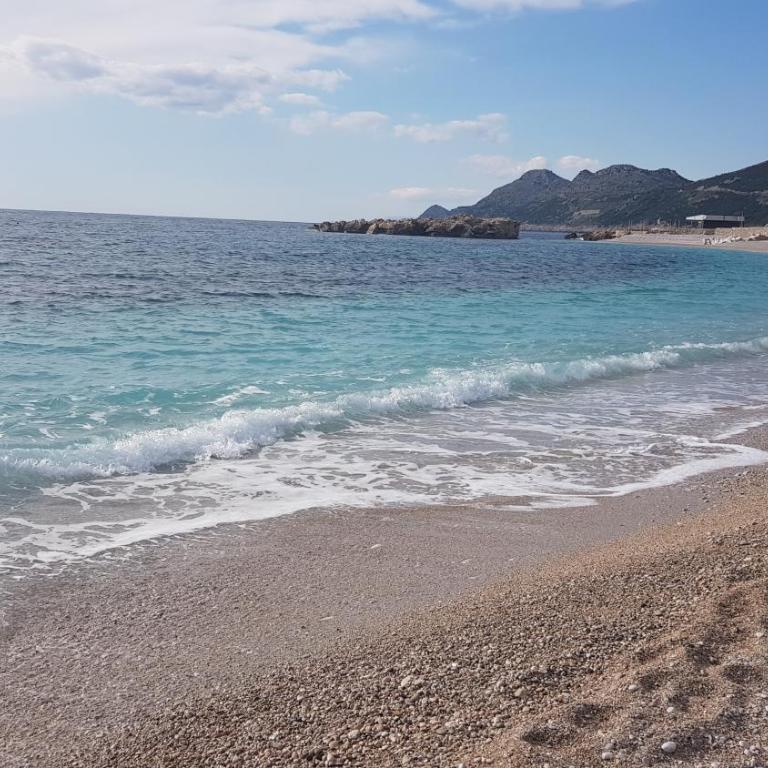 Emerald Dreamscape with Private Beach & Pool - One-Bedroom Apartment - 17