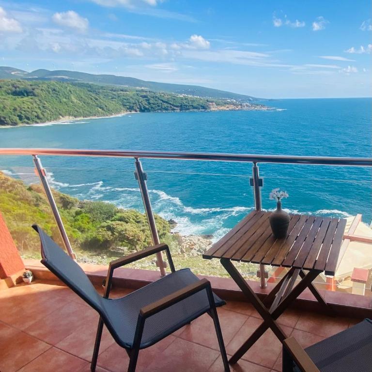 Emerald Dreamscape with Private Beach & Pool - One-Bedroom Apartment - 19