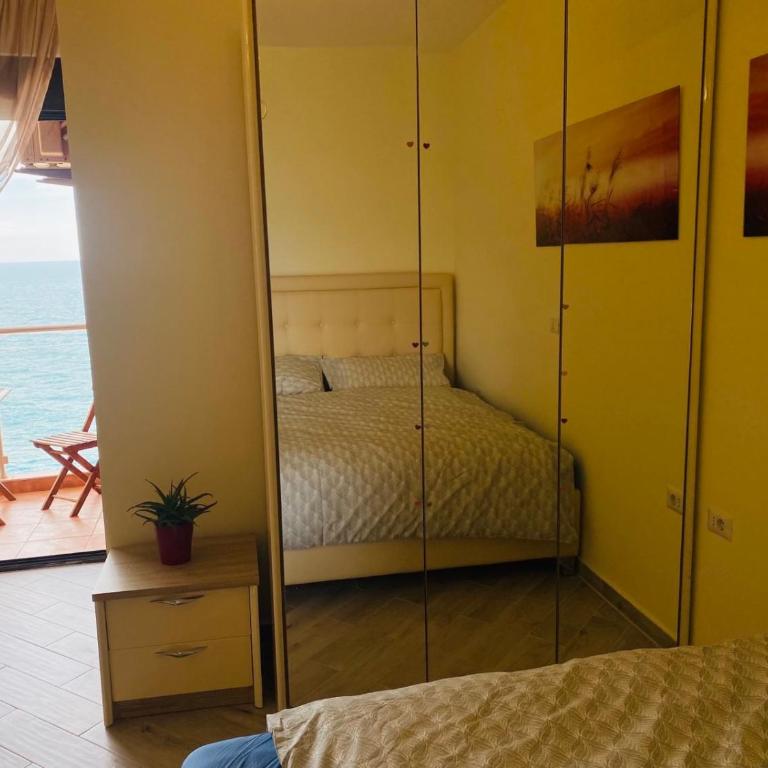Emerald Dreamscape with Private Beach & Pool - One-Bedroom Apartment - 26
