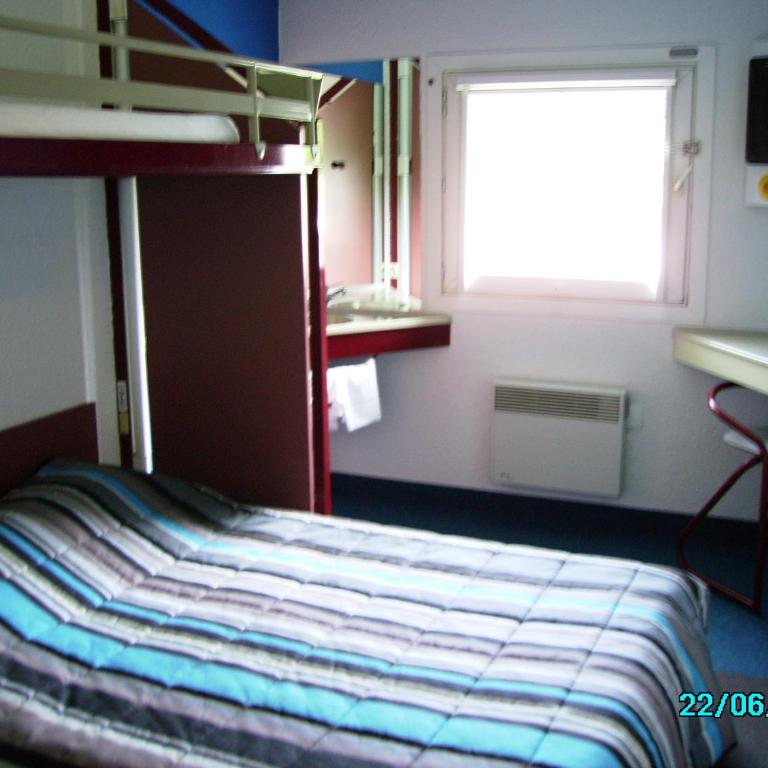 Hotel First Eco Dieppe - Chambre Triple avec Salle de Bains Commune - 6