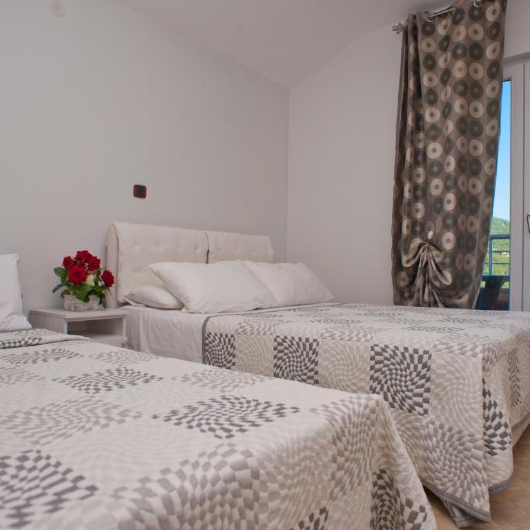 Apartments Gold - Triple Room with Terrace - 1