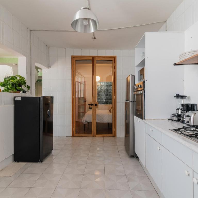 Beautiful 6 BDR Villa with AC in La Condesa - Villa - 19
