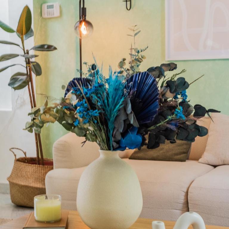Beautiful 6 BDR Villa with AC in La Condesa - Villa - 25