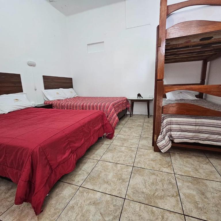 Casa RICARDO PALMA - Habitación Familiar con baño privado - 1