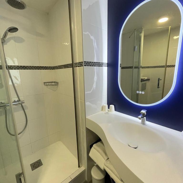Best Western Hôtel Royan Océan - Petite Chambre Double Côté Cour - 10