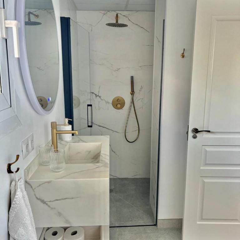 Newly Renovated City & Beach Apartment - Apartamento de 2 dormitorios con balcón y vistas al mar - 16