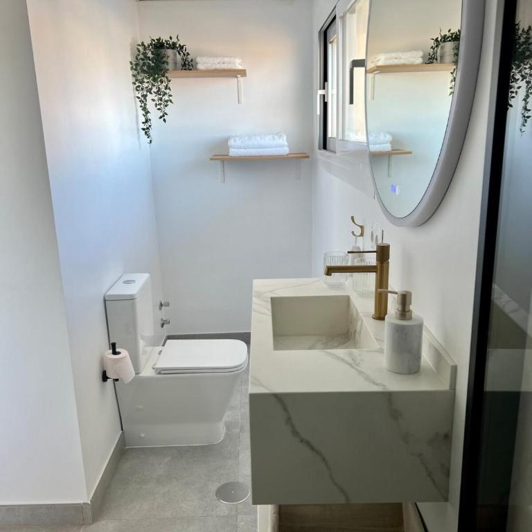 Newly Renovated City & Beach Apartment - Apartamento de 2 dormitorios con balcón y vistas al mar - 17