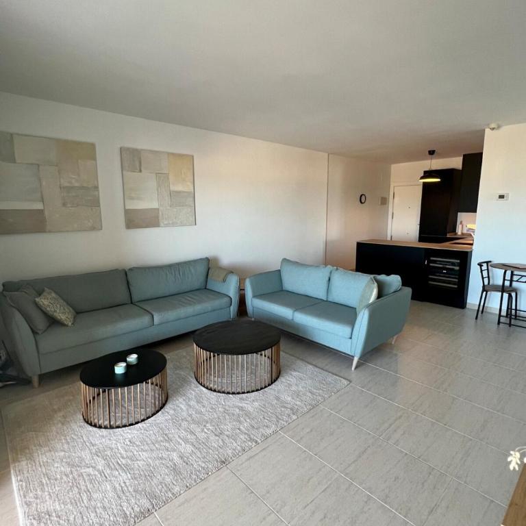 Newly Renovated City & Beach Apartment - Apartamento de 2 dormitorios con balcón y vistas al mar - 10