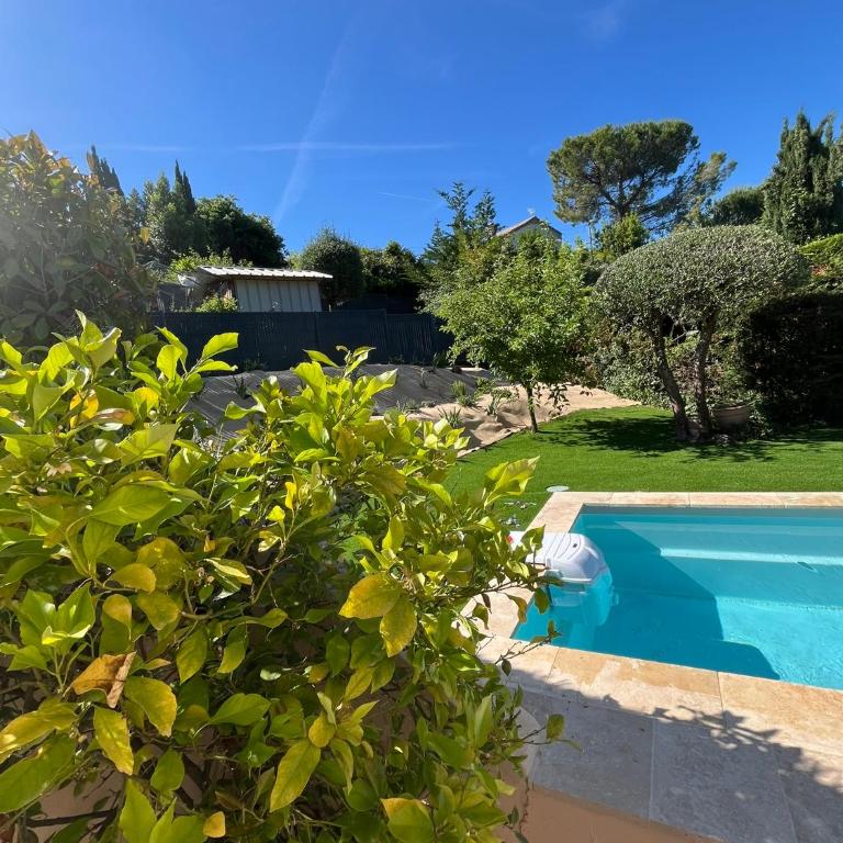 Villa au calme à Grasse avec piscine et spa privée - Villa 3 Chambres - 40