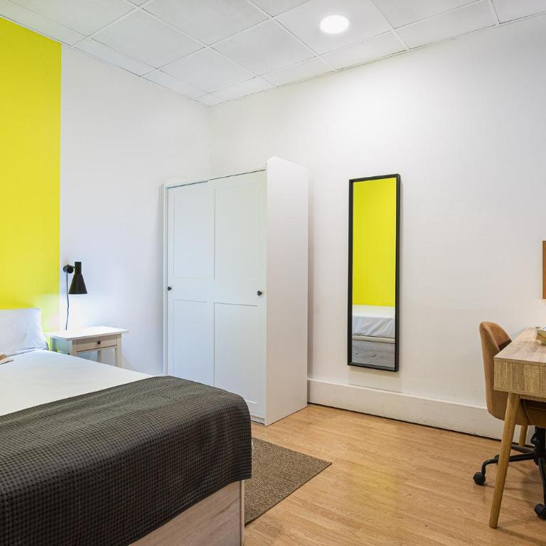 Live it Madrid Gran Vía - Standard Double Room with Shared Bathroom - 10