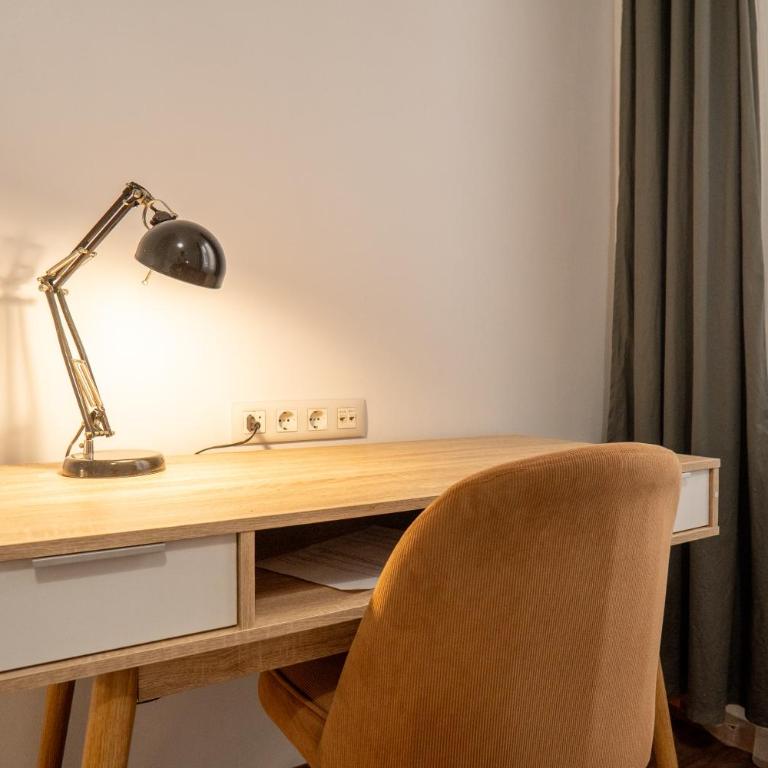 Live it Madrid Gran Vía - Standard Double Room with Shared Bathroom - 12