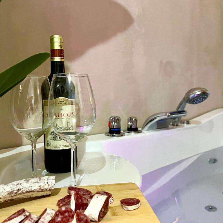 Suite Evasion, Baignoire Balneo - One-Bedroom Apartment - 7