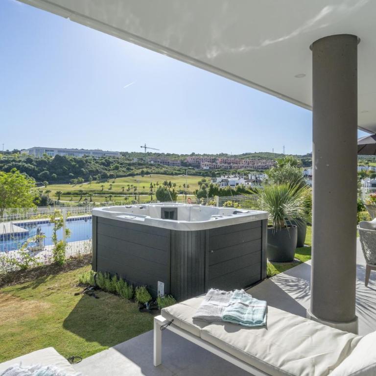 Fabuloso apartamento con jardín privado y jacuzzi. - Apartamento con vistas a la piscina - 3