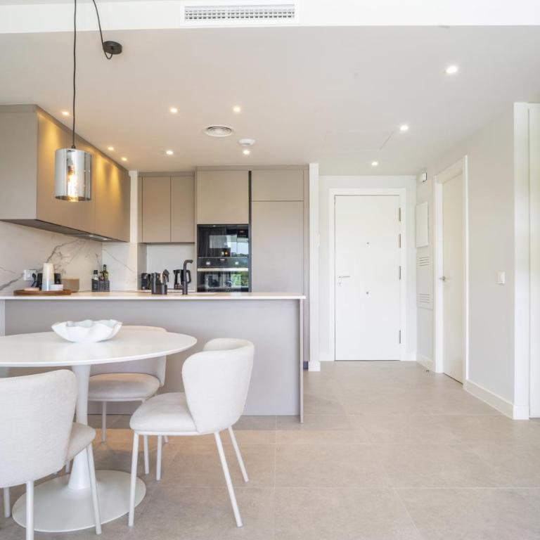 Fabuloso apartamento con jardín privado y jacuzzi. - Apartamento con vistas a la piscina - 16