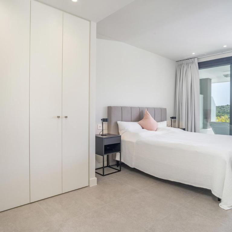 Fabuloso apartamento con jardín privado y jacuzzi. - Apartamento con vistas a la piscina - 18