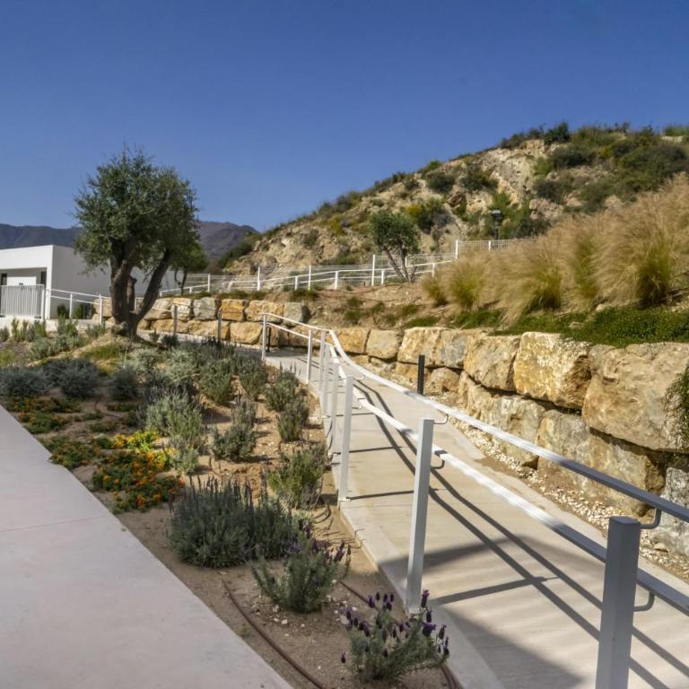Fabuloso apartamento con jardín privado y jacuzzi. - Apartamento con vistas a la piscina - 30