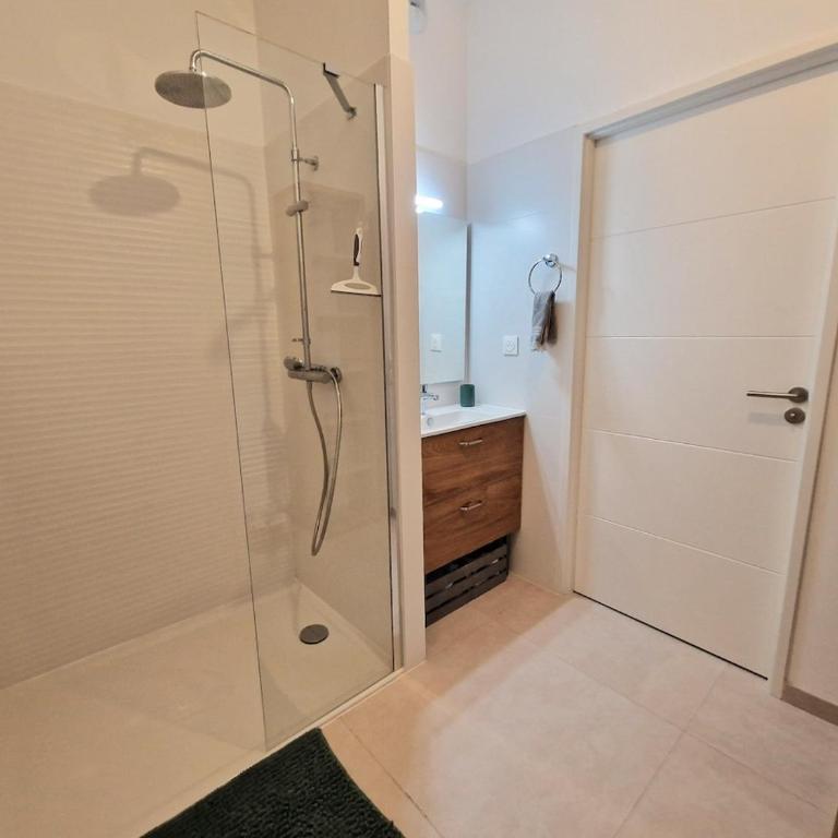 AYAPI - Appartement neuf 3 étoiles avec terrasse et jardin - bord de plage - Appartement 1 Chambre - Vue sur Jardin - 15