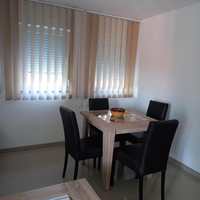 SAN apartmani -U centru - Two-Bedroom Apartment - 6
