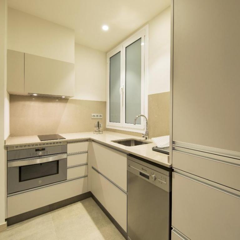 Fisa Rentals Ramblas Apartments - Two-Bedroom Deluxe Apartment - 5