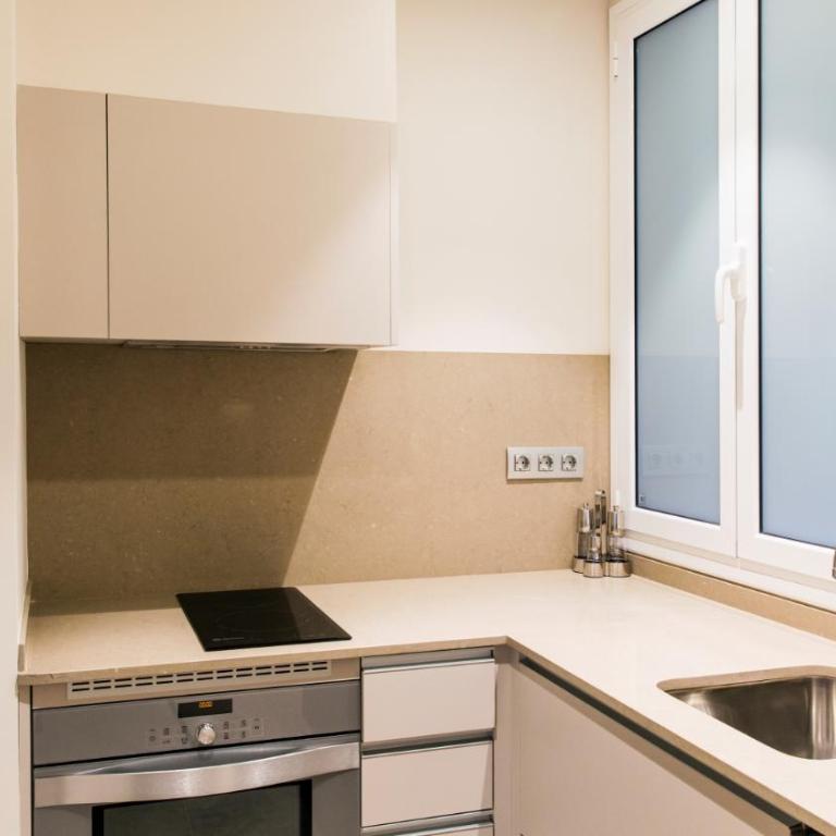 Fisa Rentals Ramblas Apartments - Two-Bedroom Deluxe Apartment - 12