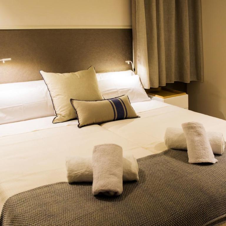Fisa Rentals Ramblas Apartments - Two-Bedroom Deluxe Apartment - 13